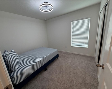 3147 Cedar Crossing Boulevard - Photo Thumbnail 9