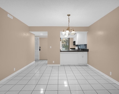411 Sheoah Boulevard - Photo Thumbnail 4
