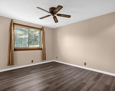 411 Sheoah Boulevard - Photo Thumbnail 9