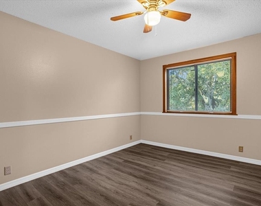411 Sheoah Boulevard - Photo Thumbnail 12