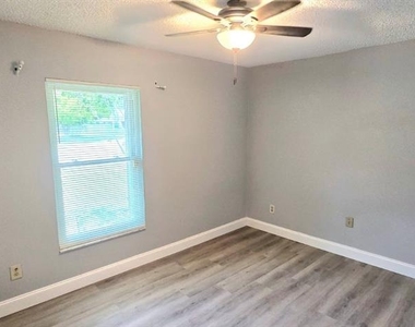 1340 Paradise Lane - Photo Thumbnail 8