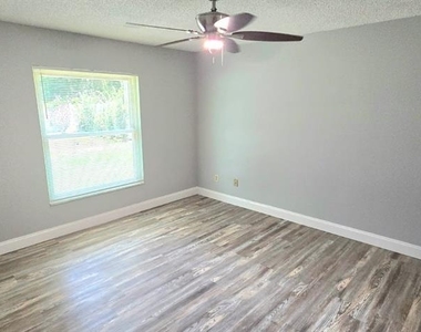 1340 Paradise Lane - Photo Thumbnail 5