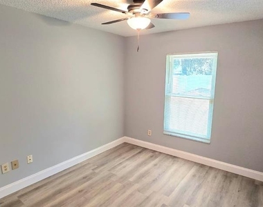 1340 Paradise Lane - Photo Thumbnail 10