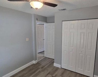1340 Paradise Lane - Photo Thumbnail 11
