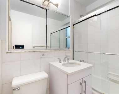 888 8th Avenue - Photo Thumbnail 5