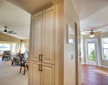 831 Harrington Lake Lane - Photo Thumbnail 4