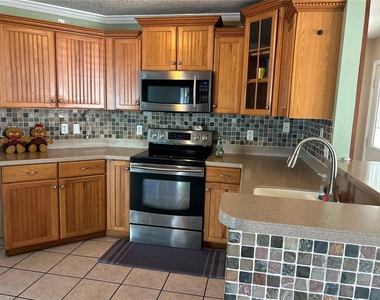 206 Hollywood Court N - Photo Thumbnail 17