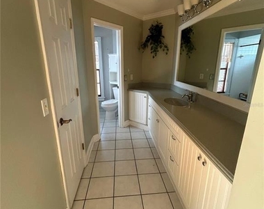 206 Hollywood Court N - Photo Thumbnail 16