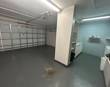 206 Hollywood Court N - Photo Thumbnail 7