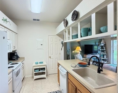 802 Eagle Pond Drive - Photo Thumbnail 7