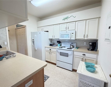 802 Eagle Pond Drive - Photo Thumbnail 8