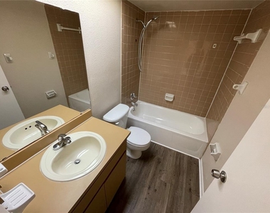 750 Zella Lane - Photo Thumbnail 15