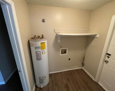 750 Zella Lane - Photo Thumbnail 7