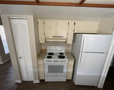 750 Zella Lane - Photo Thumbnail 6