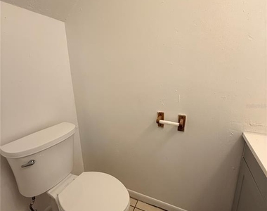 2614 Sw 31st Place - Photo Thumbnail 9