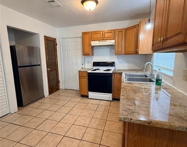 2614 Sw 31st Place - Photo Thumbnail 4