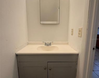2614 Sw 31st Place - Photo Thumbnail 8