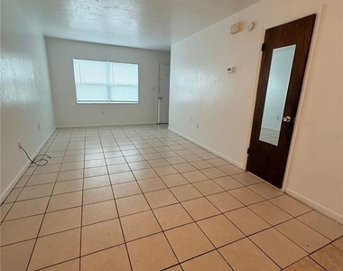 2614 Sw 31st Place - Photo Thumbnail 7