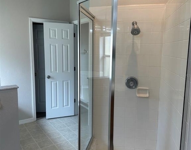 418 Ashley Place - Photo Thumbnail 24