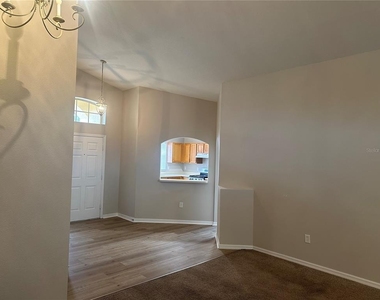 418 Ashley Place - Photo Thumbnail 5