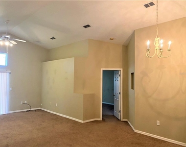418 Ashley Place - Photo Thumbnail 6