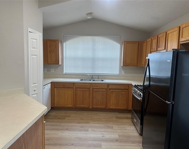 418 Ashley Place - Photo Thumbnail 11