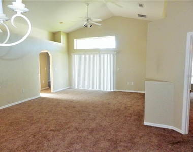 418 Ashley Place - Photo Thumbnail 7