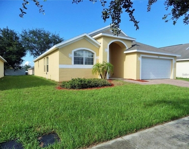 418 Ashley Place - Photo Thumbnail 2