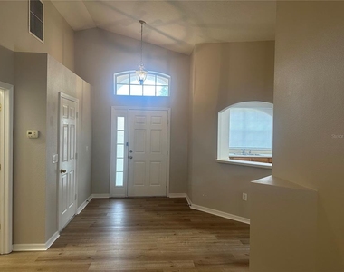 418 Ashley Place - Photo Thumbnail 4