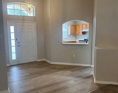 418 Ashley Place - Photo Thumbnail 8
