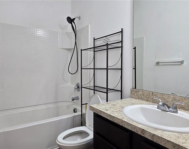 15660 Merlin Avenue - Photo Thumbnail 6