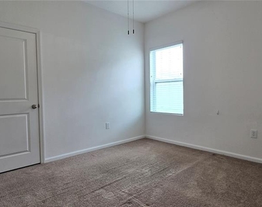 15660 Merlin Avenue - Photo Thumbnail 7