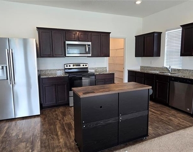 15660 Merlin Avenue - Photo Thumbnail 15