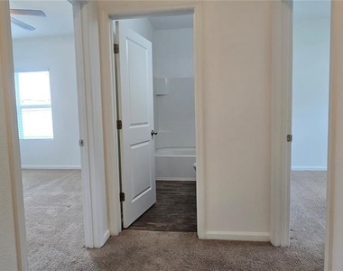 15660 Merlin Avenue - Photo Thumbnail 3