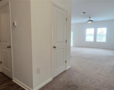 15660 Merlin Avenue - Photo Thumbnail 8