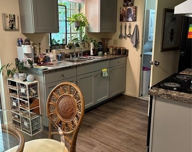 142 S Simpson Street - Photo Thumbnail 4