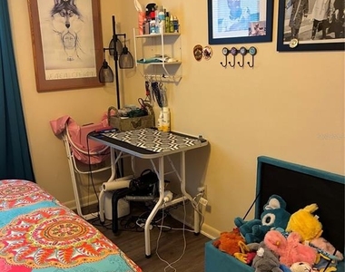 142 S Simpson Street - Photo Thumbnail 8