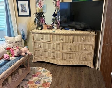 142 S Simpson Street - Photo Thumbnail 5