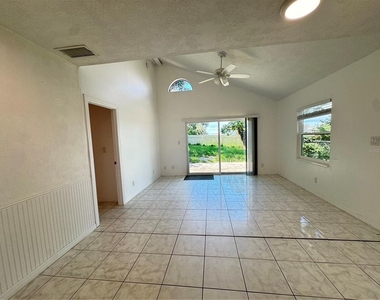 215 Fernwood St - Photo Thumbnail 10