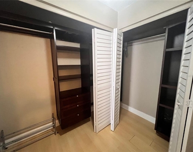 302 Palm Coast Parkway Ne - Photo Thumbnail 9