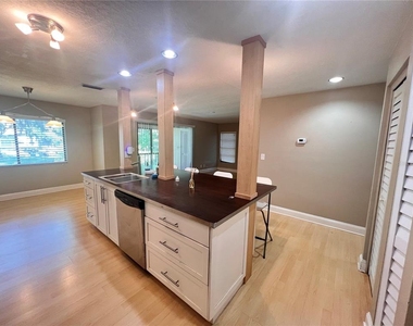 302 Palm Coast Parkway Ne - Photo Thumbnail 2