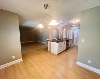 302 Palm Coast Parkway Ne - Photo Thumbnail 3
