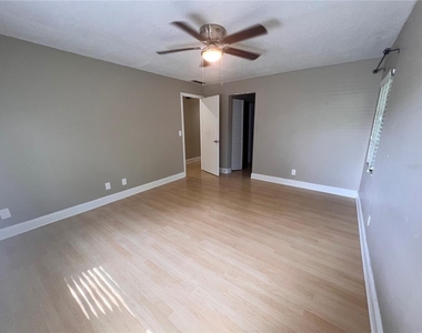 302 Palm Coast Parkway Ne - Photo Thumbnail 7