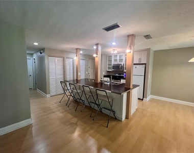 302 Palm Coast Parkway Ne - Photo Thumbnail 4