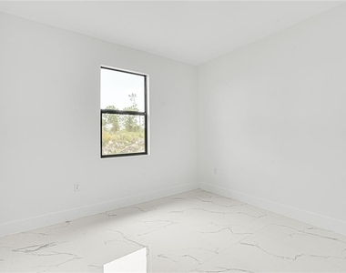153 Australian Drive - Photo Thumbnail 30