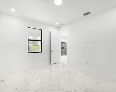 153 Australian Drive - Photo Thumbnail 23