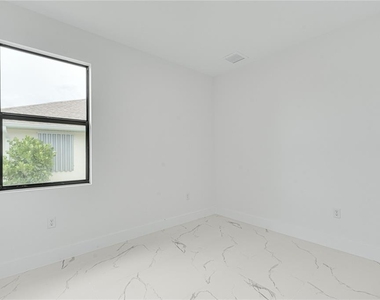 153 Australian Drive - Photo Thumbnail 24