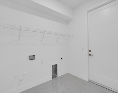 153 Australian Drive - Photo Thumbnail 32