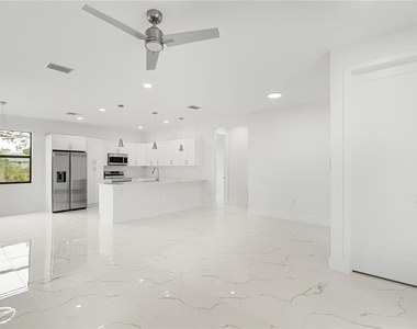 153 Australian Drive - Photo Thumbnail 16