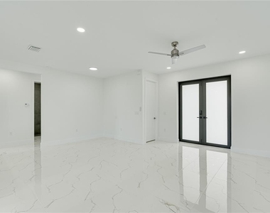 153 Australian Drive - Photo Thumbnail 6